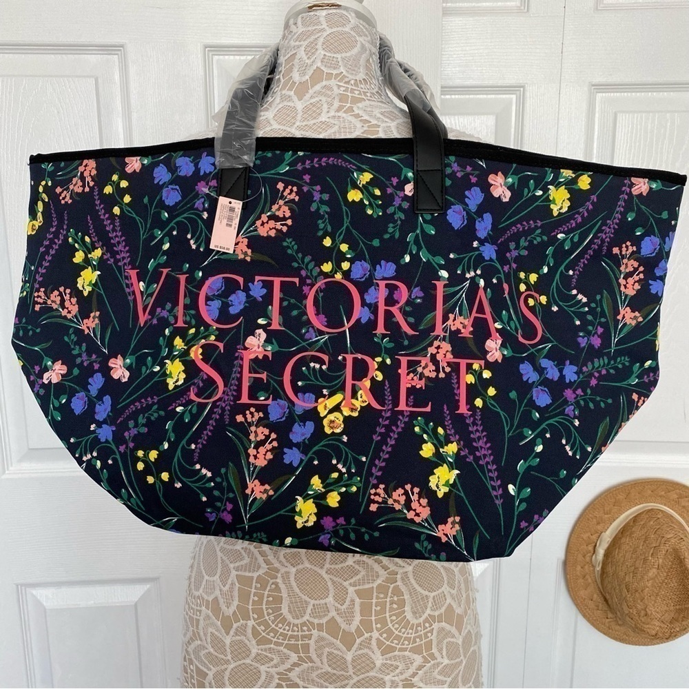New w/Tag Victoria’s Secret weekender beach flora print spacious bag